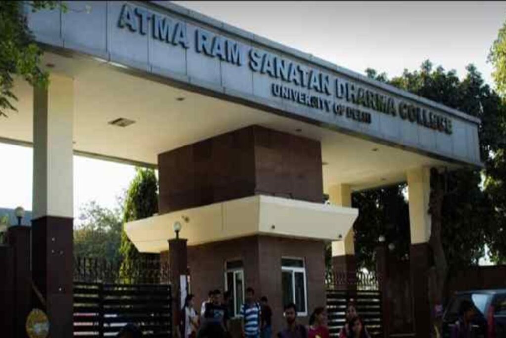 When was Atma Ram Sanatan Dharma College (ARSD) College established