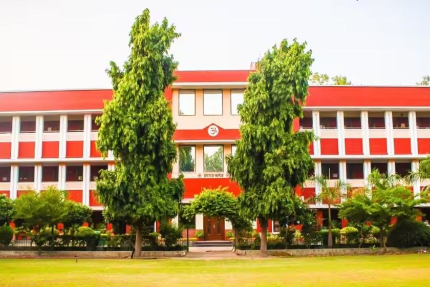 Hansraj College | Top Commerce College in DU