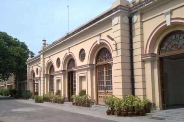Top 10 Commerce Colleges in Delhi University - DU Squad