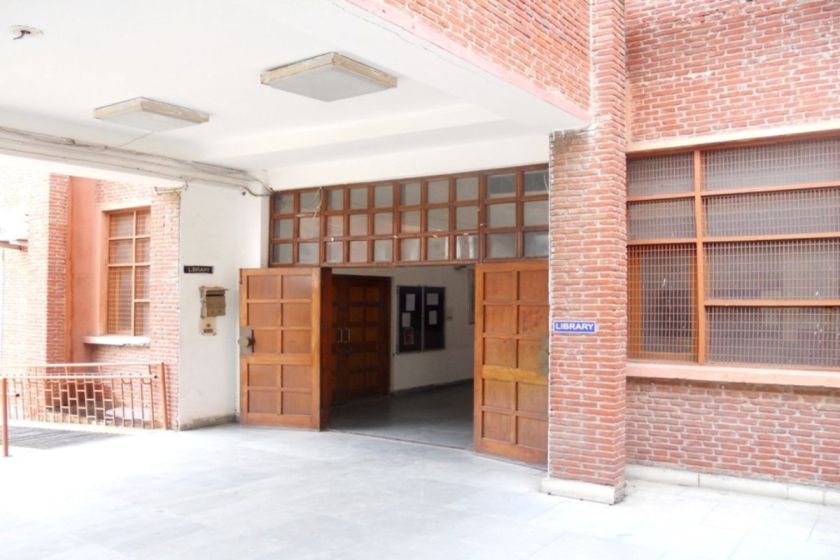 Library of Maitreyi college