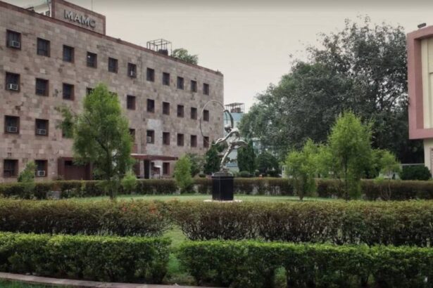 How to get admission to Maulana Azad Medical College