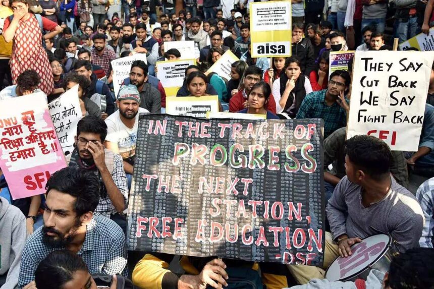 This article dives into the average monthly expense of a student studying at Delhi University. Read the full article to know more.