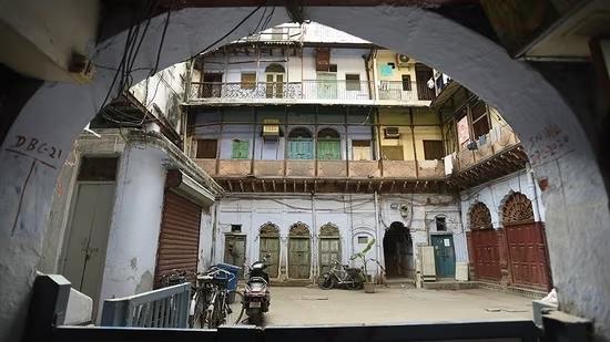 Sheesh Mahal, St.Stephens College, 1881: The Founding Colleges of DU